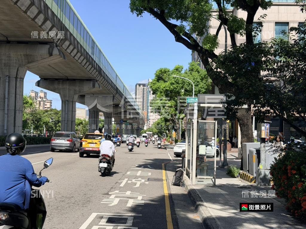 超Ａ近捷運三房車位房屋室內格局與周邊環境