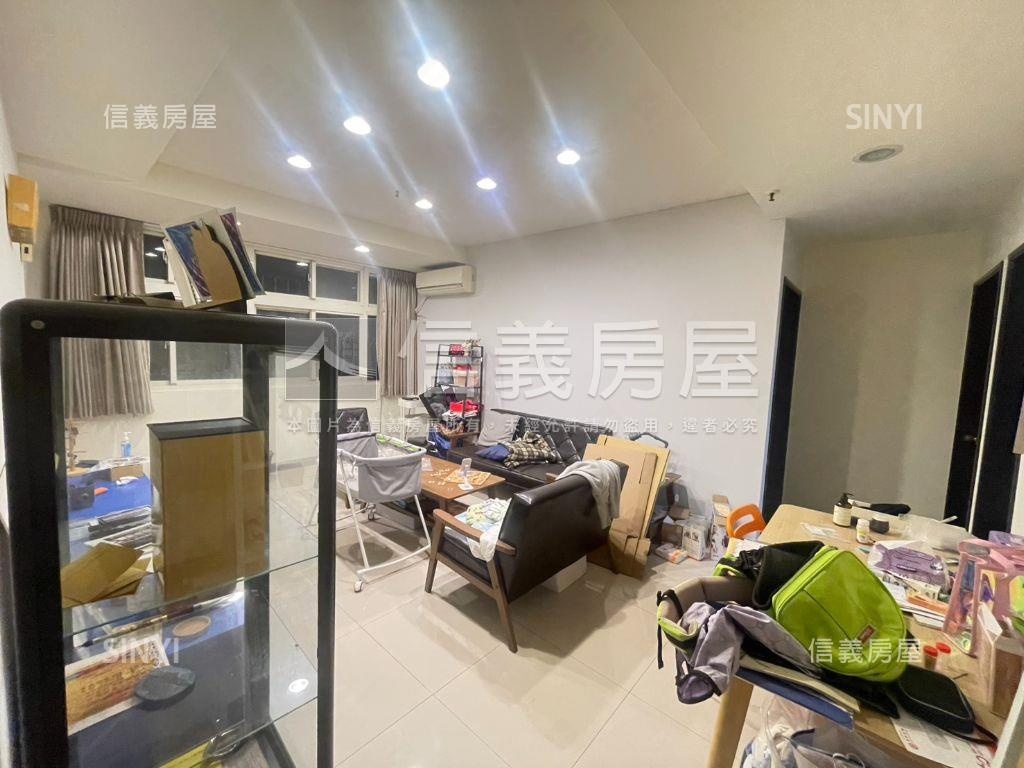 春日路ＲＶ生活館三房車位房屋室內格局與周邊環境