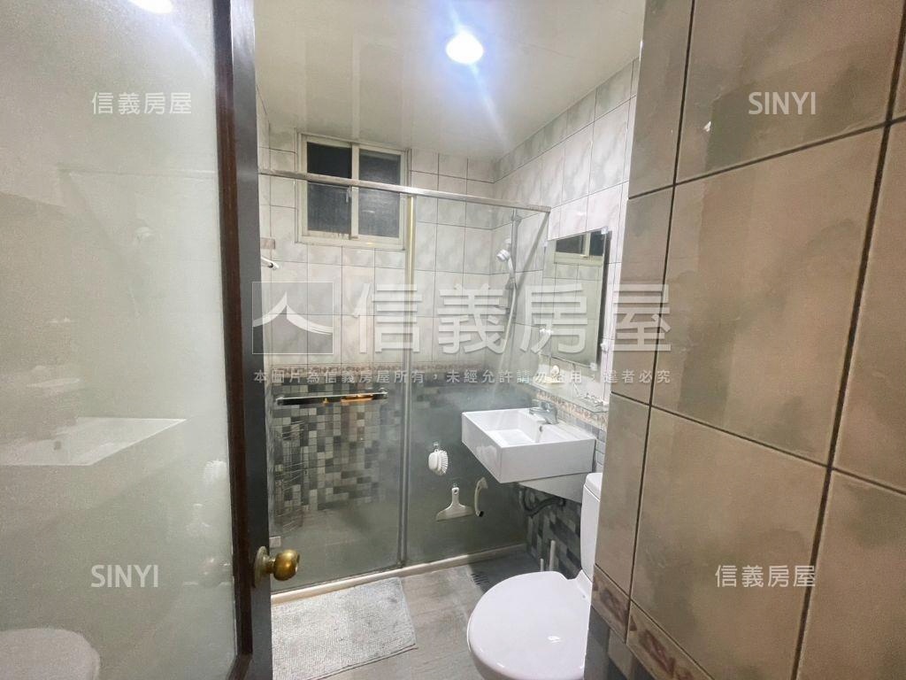 春日路ＲＶ生活館三房車位房屋室內格局與周邊環境