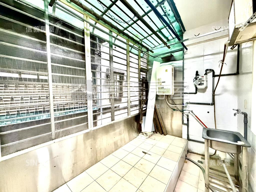 秀朗３樓書香寓房屋室內格局與周邊環境