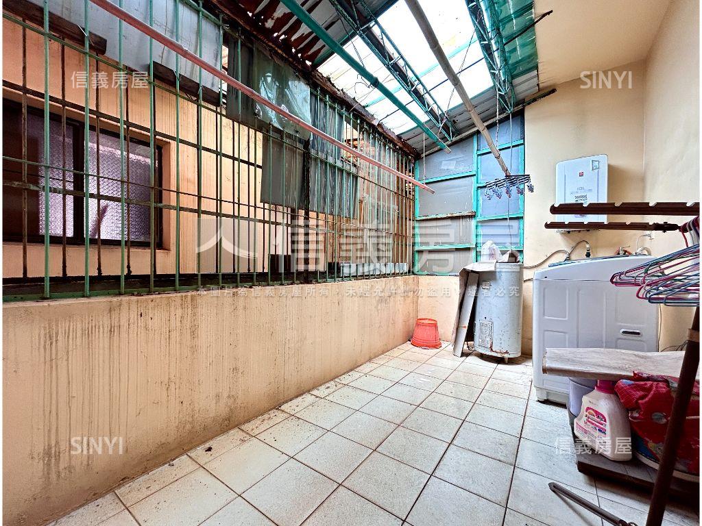 鳳山面寬正街透天房屋室內格局與周邊環境