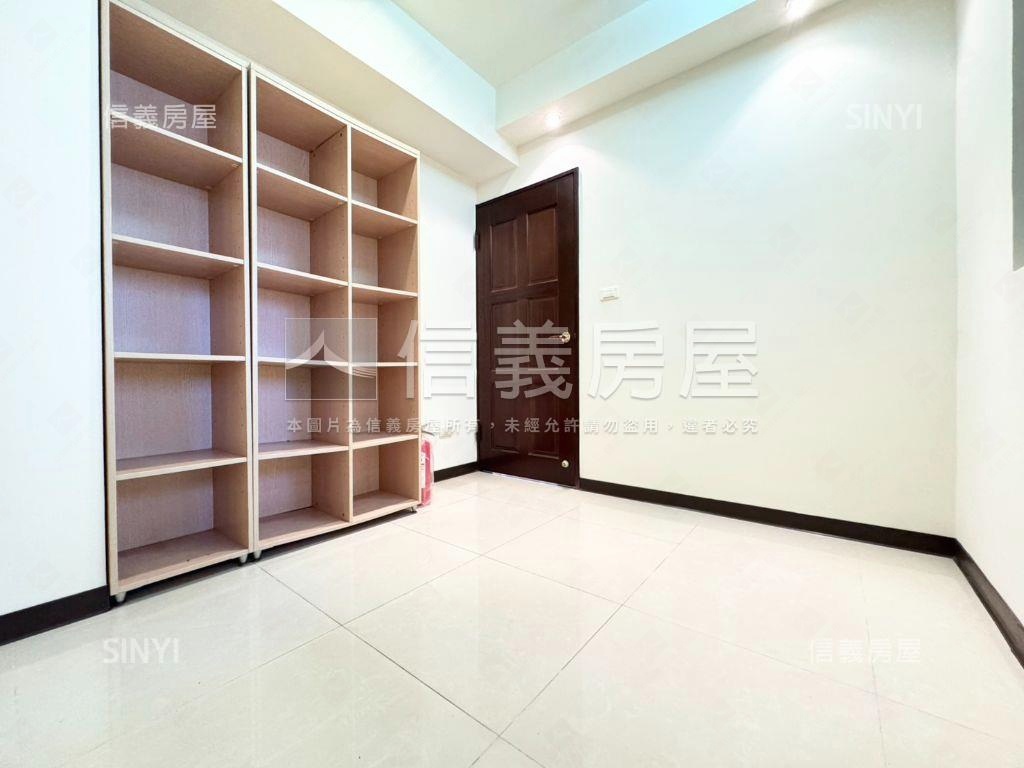 世紀皇家朝外明亮美屋房屋室內格局與周邊環境