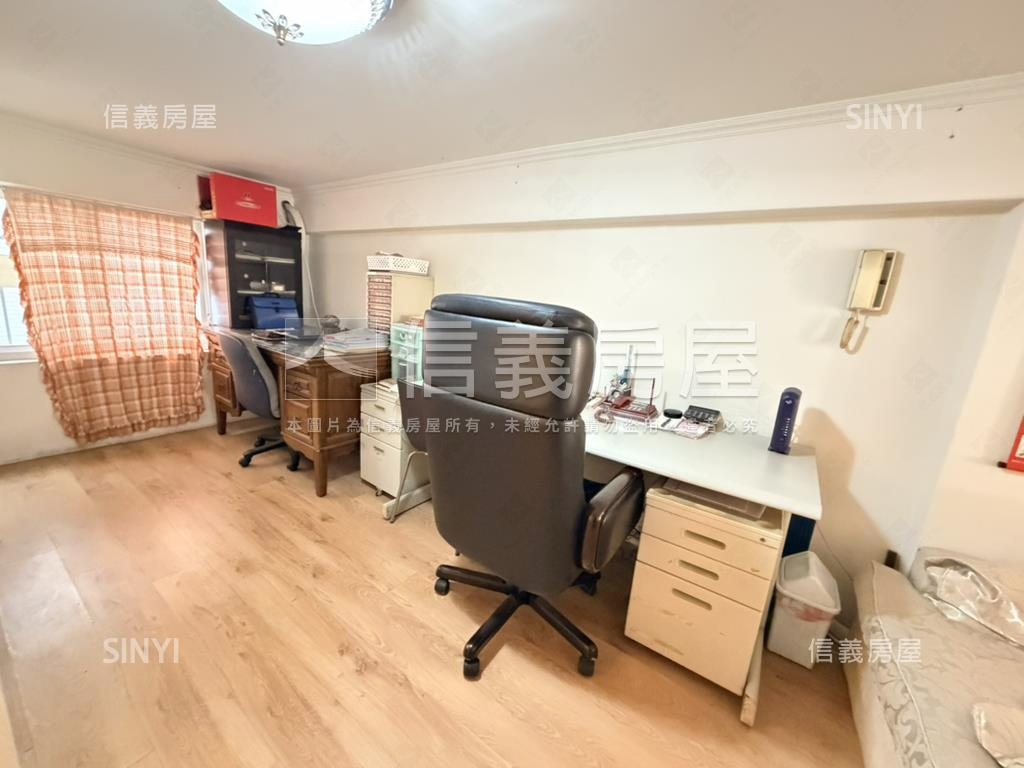 紅透天稀有釋出房屋室內格局與周邊環境