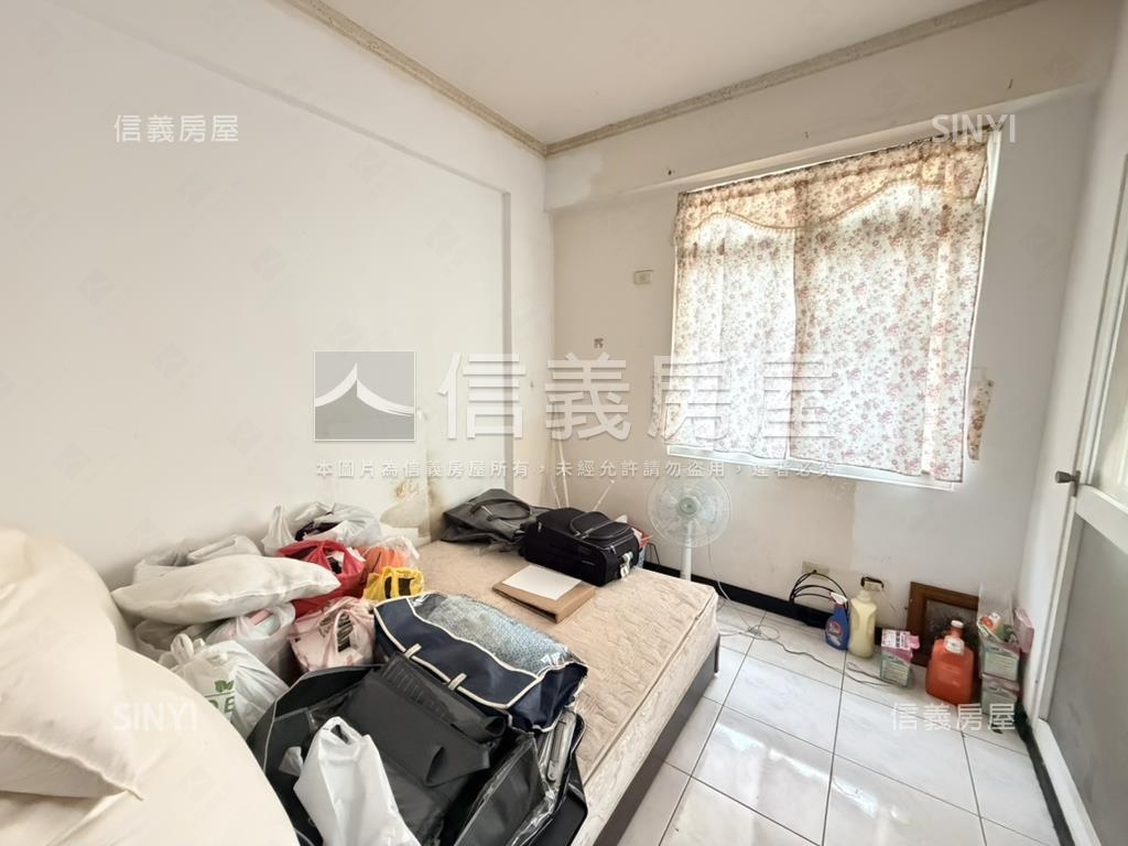 紅透天稀有釋出房屋室內格局與周邊環境