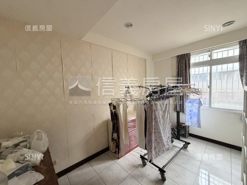 紅透天稀有釋出房屋室內格局與周邊環境