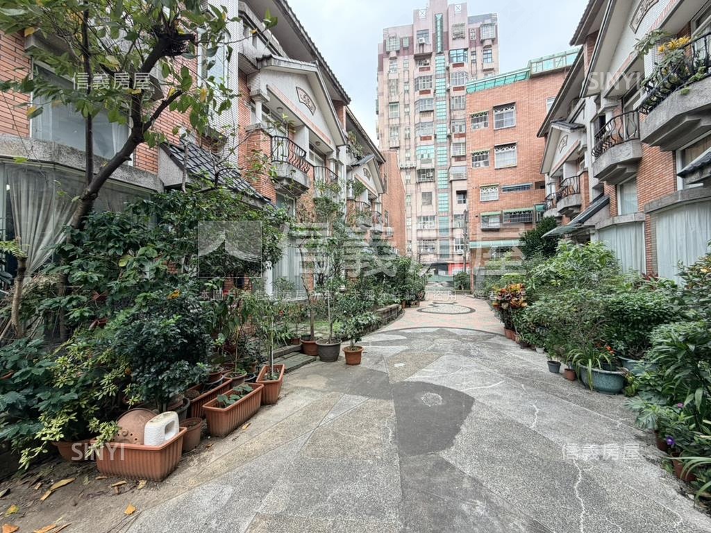 紅透天稀有釋出房屋室內格局與周邊環境