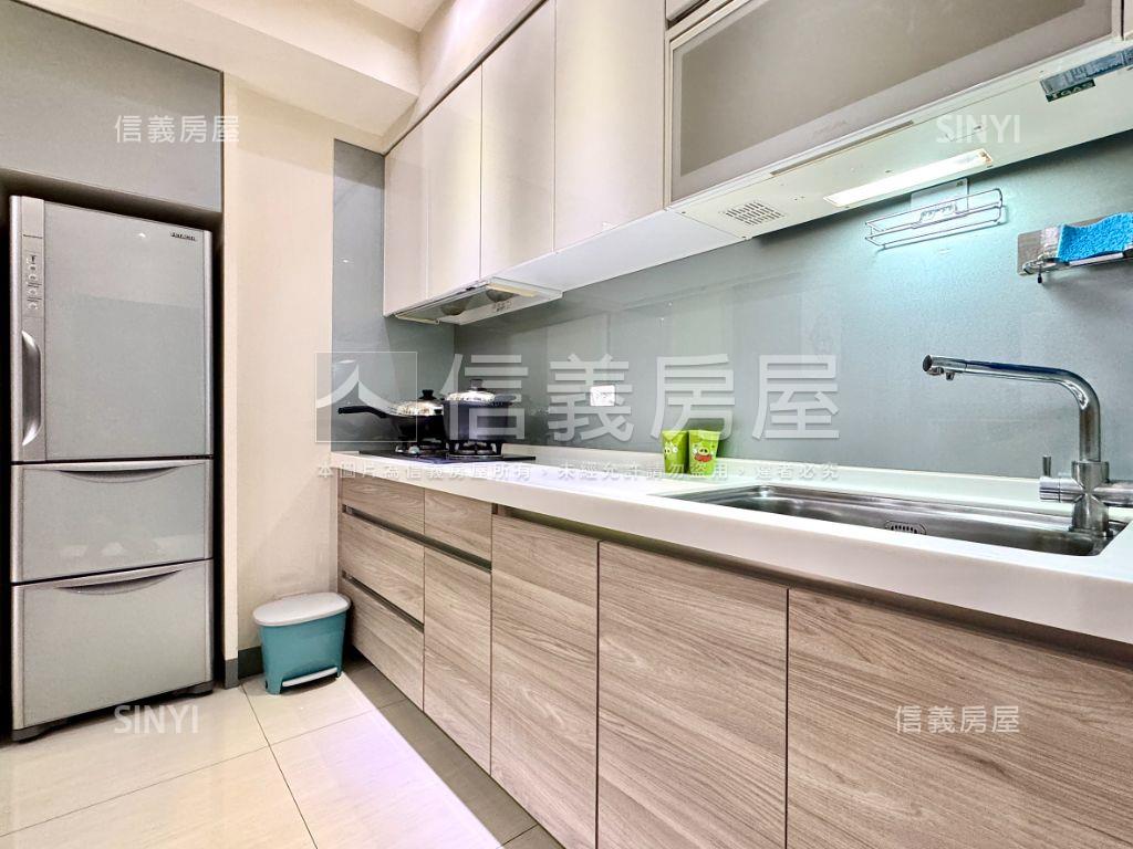 巨蛋瑞豐裝潢兩房平移車位房屋室內格局與周邊環境