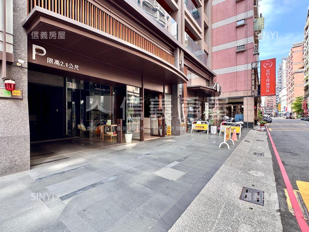 巨蛋瑞豐裝潢兩房平移車位房屋室內格局與周邊環境