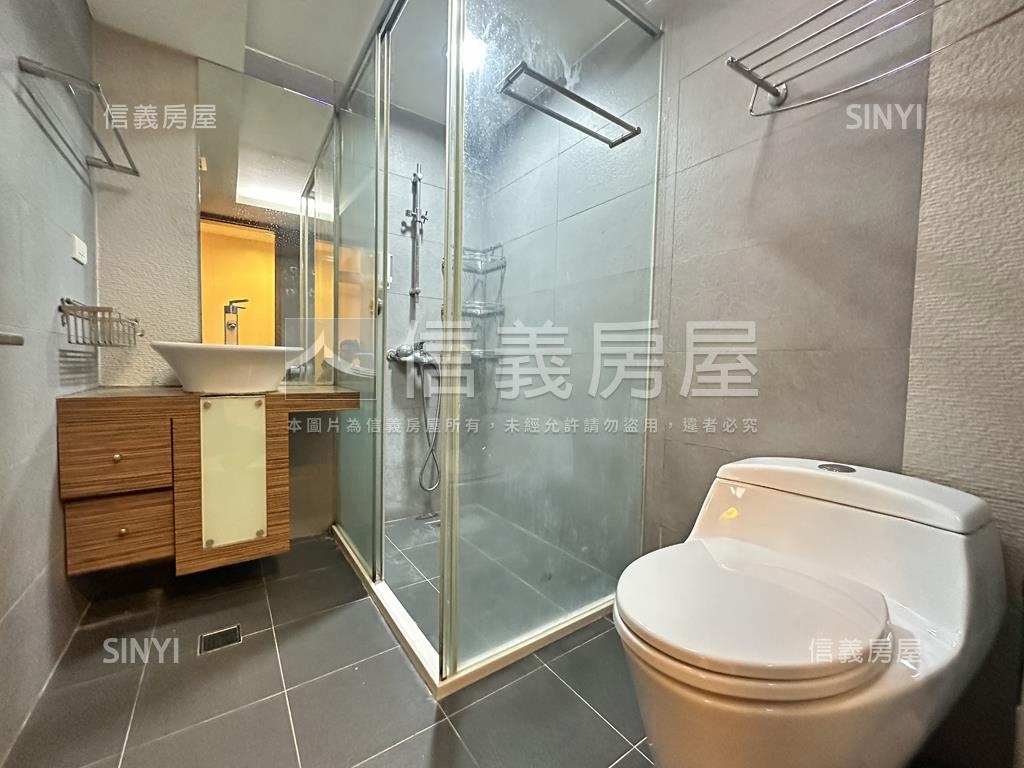 仁愛國寶３房子母車位房屋室內格局與周邊環境