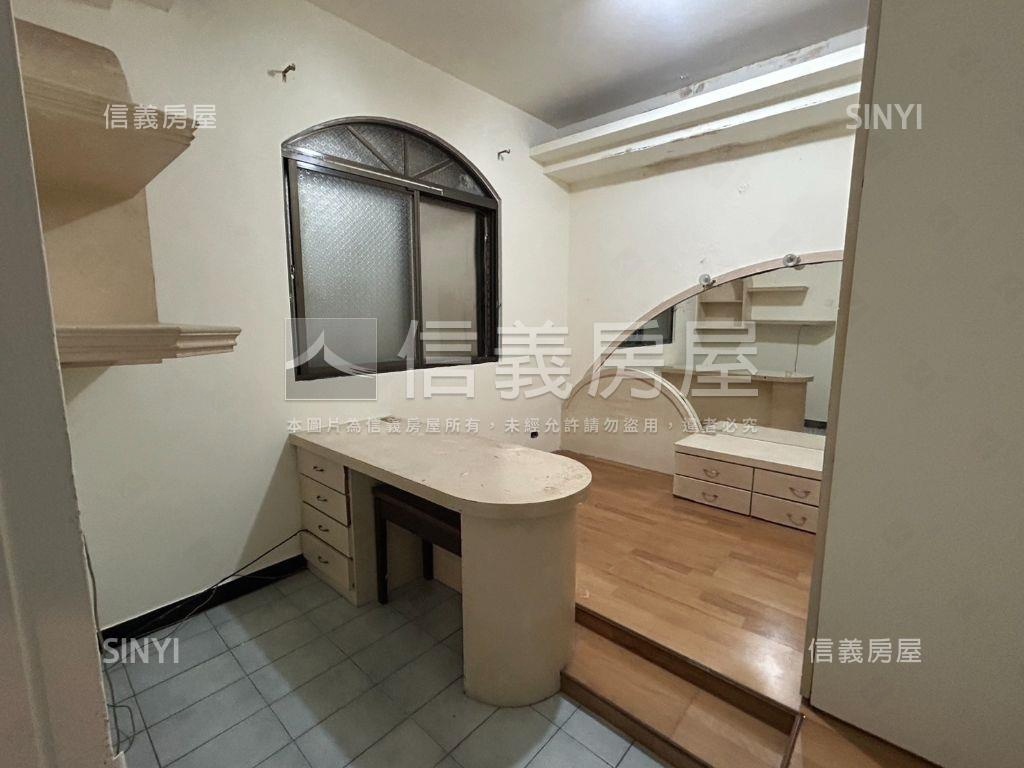 稀！公寓一樓方便停車房屋室內格局與周邊環境