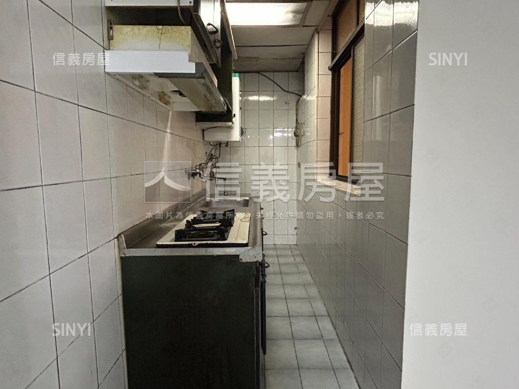 稀！公寓一樓方便停車房屋室內格局與周邊環境