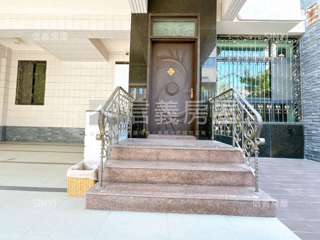 公園首排霸氣庭院雙車墅房屋室內格局與周邊環境