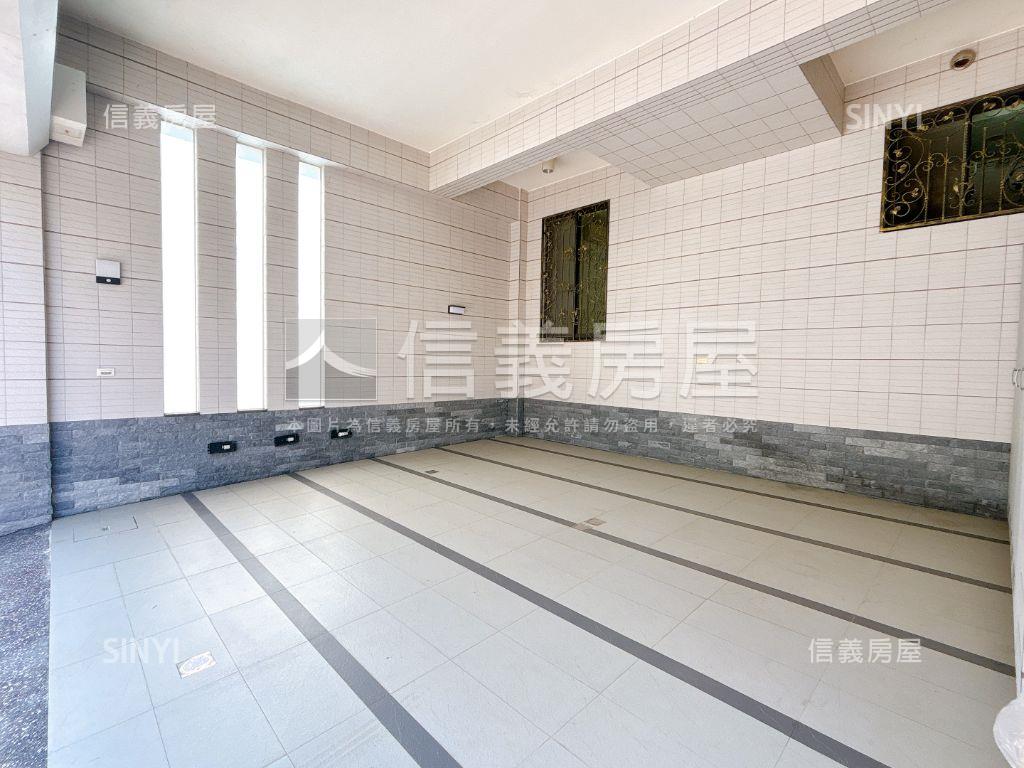 公園首排霸氣庭院雙車墅房屋室內格局與周邊環境