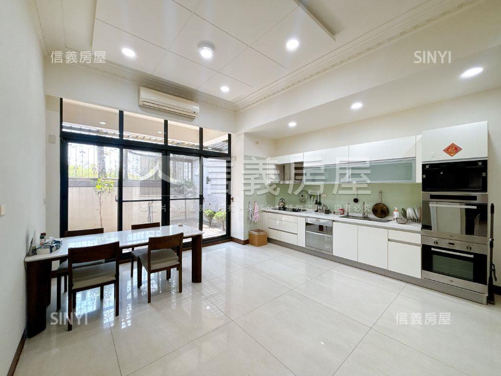 公園首排霸氣庭院雙車墅房屋室內格局與周邊環境