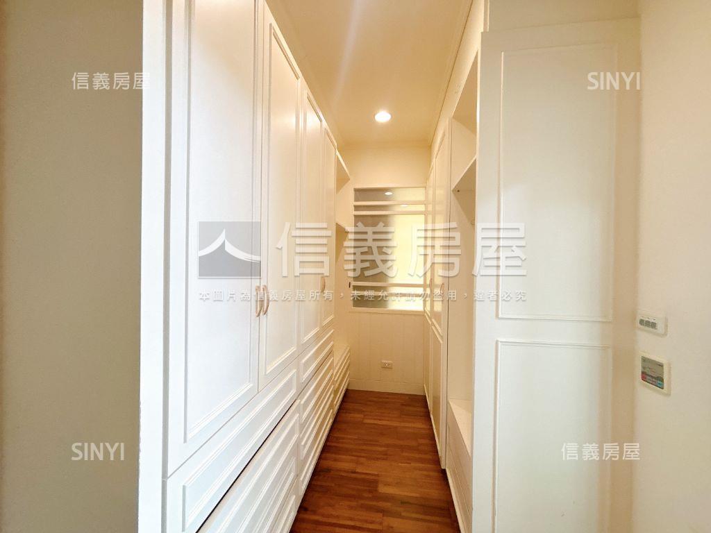 公園首排霸氣庭院雙車墅房屋室內格局與周邊環境