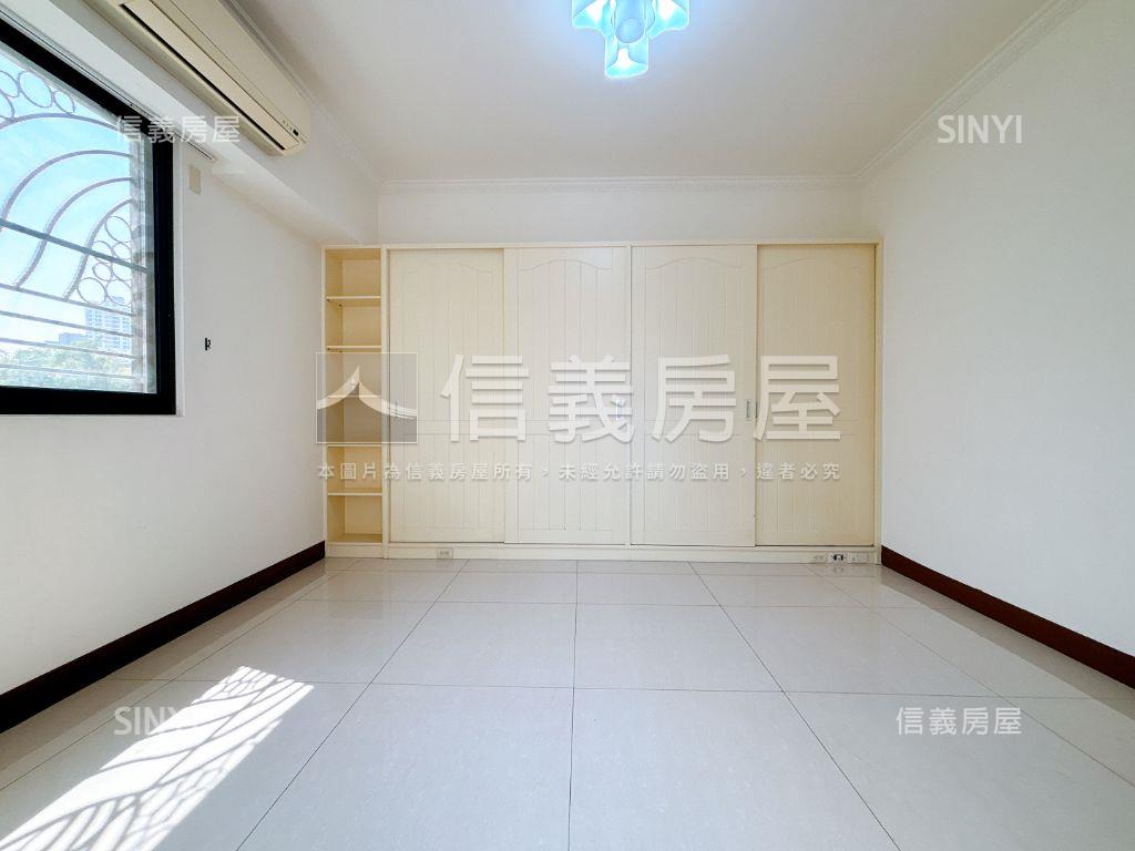 公園首排霸氣庭院雙車墅房屋室內格局與周邊環境