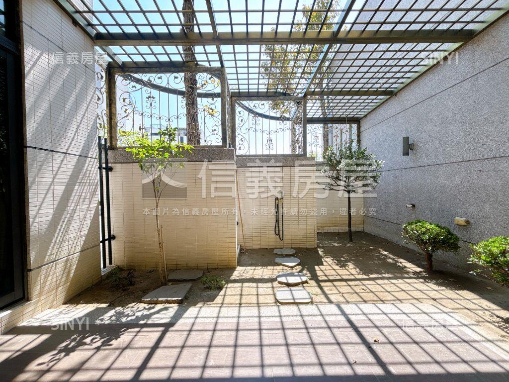 公園首排霸氣庭院雙車墅房屋室內格局與周邊環境