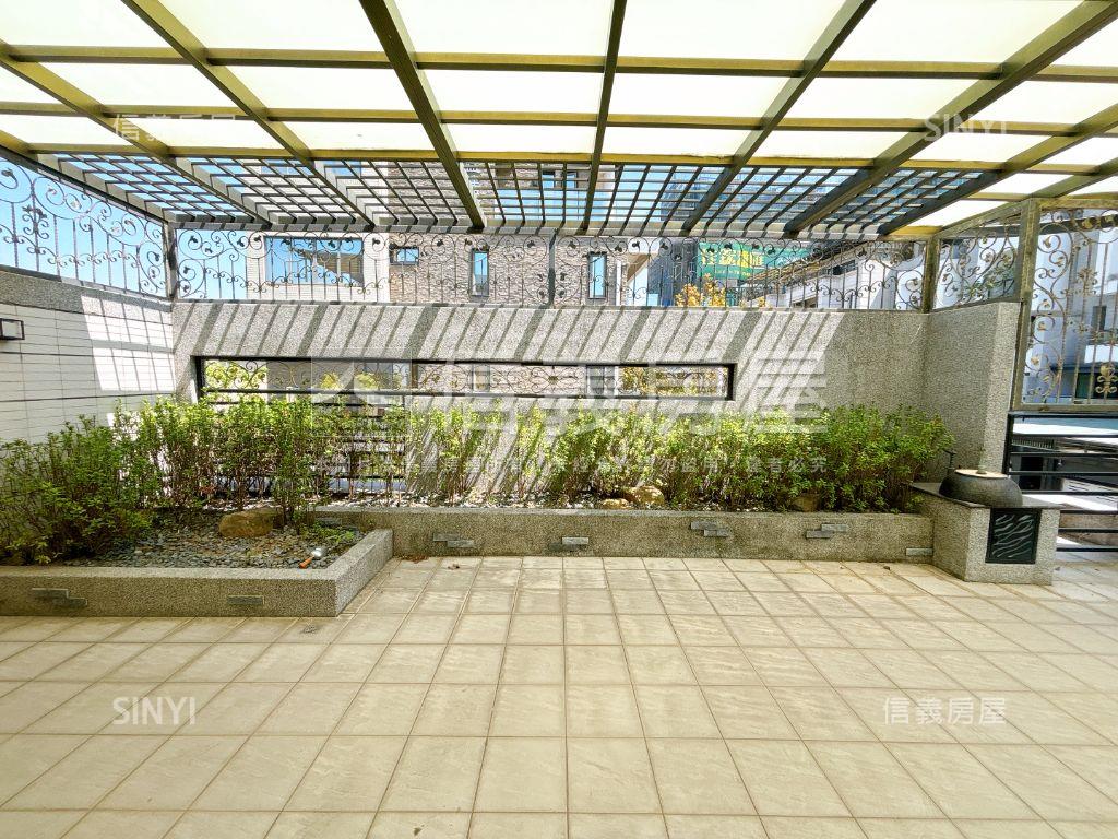 公園首排霸氣庭院雙車墅房屋室內格局與周邊環境