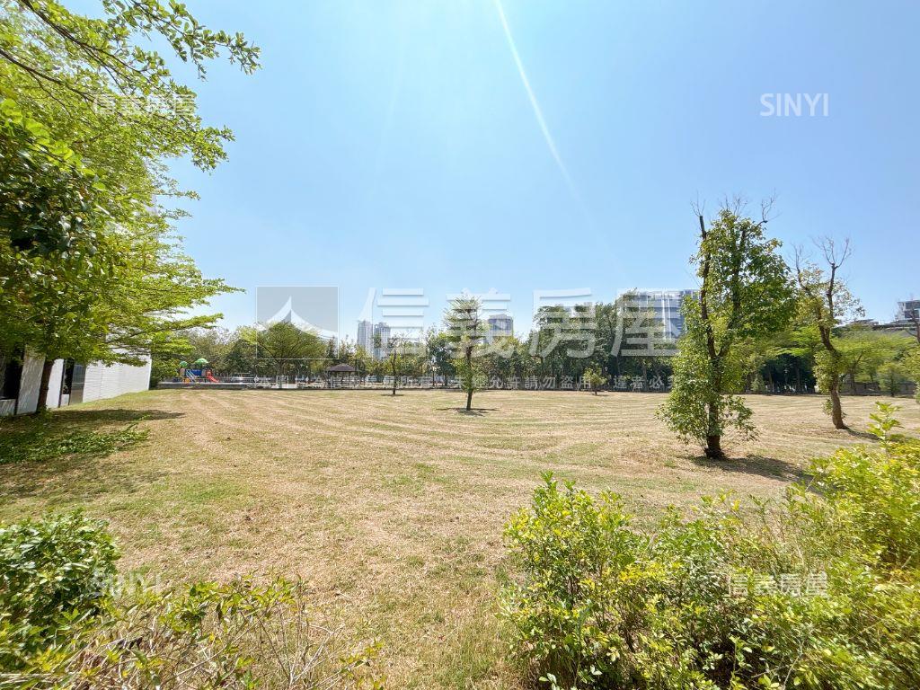 公園首排霸氣庭院雙車墅房屋室內格局與周邊環境