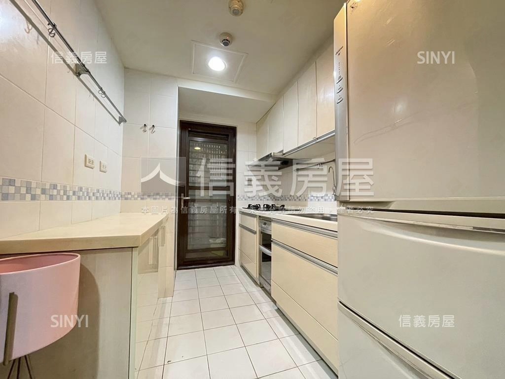 未來家稀有露台樹景兩房房屋室內格局與周邊環境