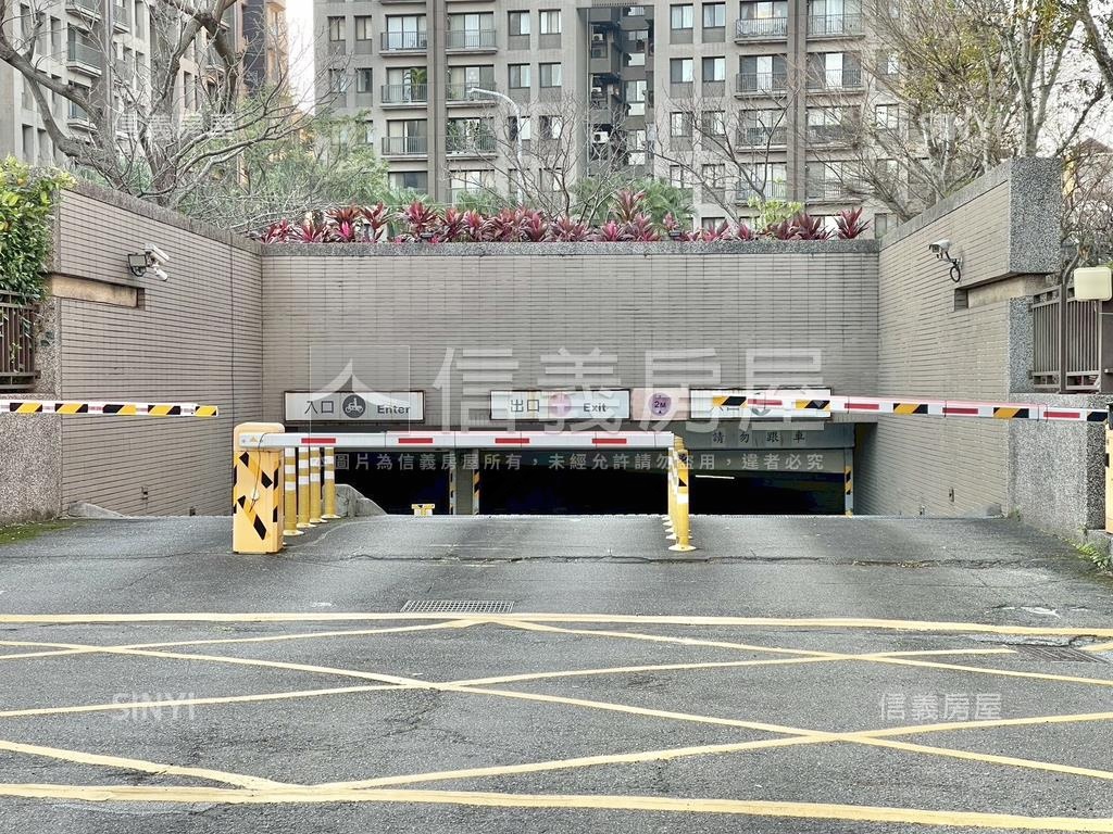 未來家稀有露台樹景兩房房屋室內格局與周邊環境