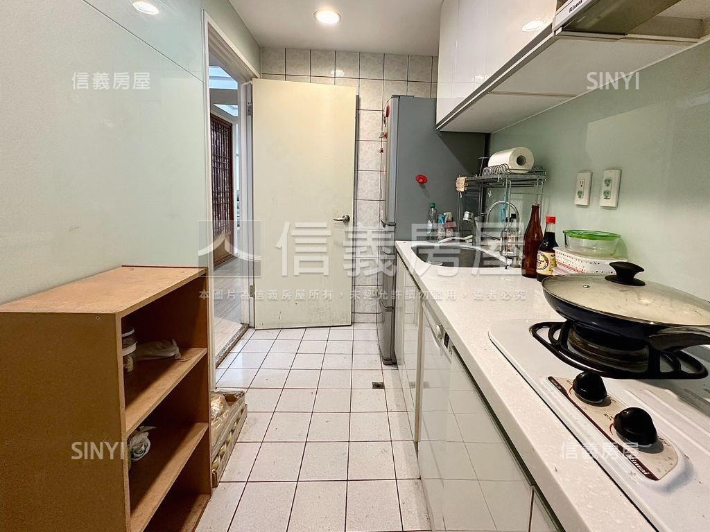 新埔捷運景觀三房稀有釋出房屋室內格局與周邊環境