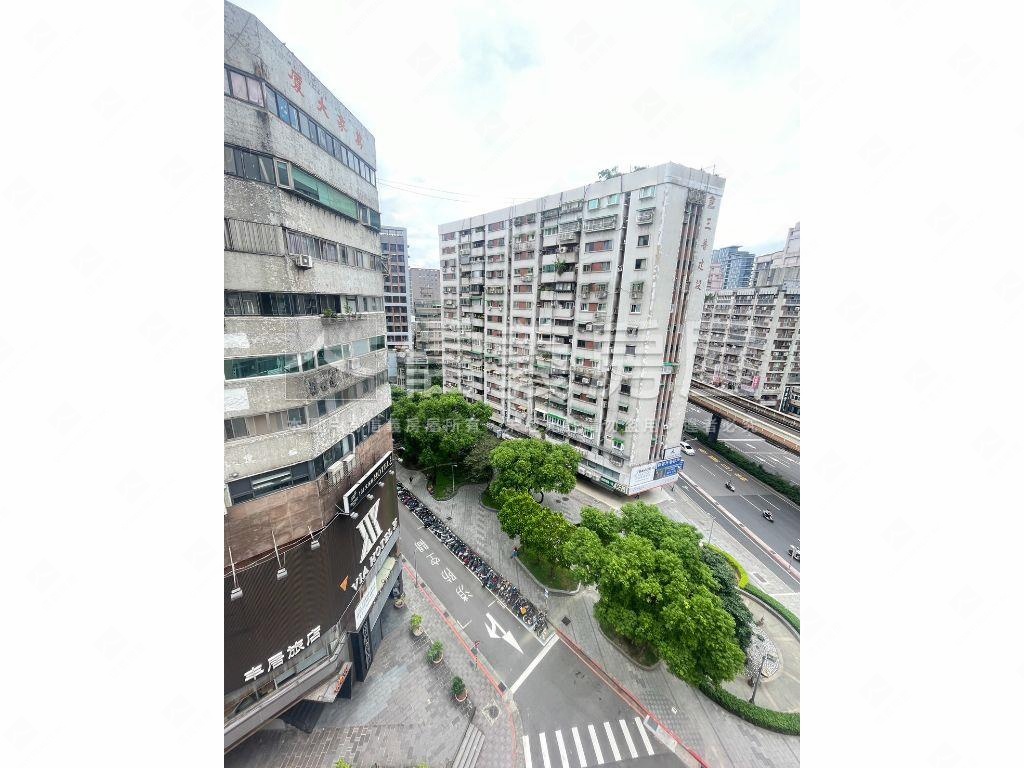 潤泰復興ＧＯＧＯ挑高美宅房屋室內格局與周邊環境