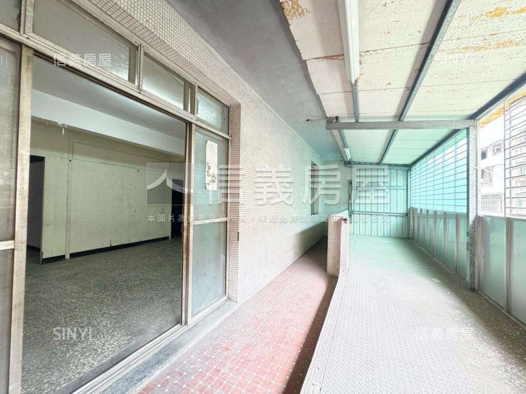 新埔活巷。方正三樓房屋室內格局與周邊環境