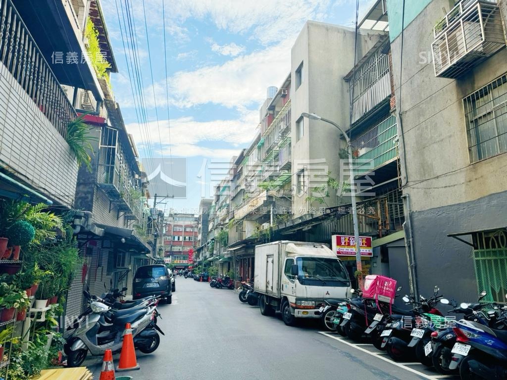 新埔活巷。方正三樓房屋室內格局與周邊環境