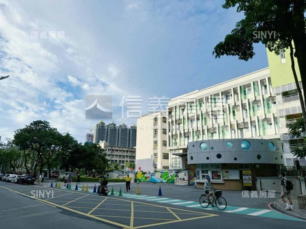 新埔活巷。方正三樓房屋室內格局與周邊環境