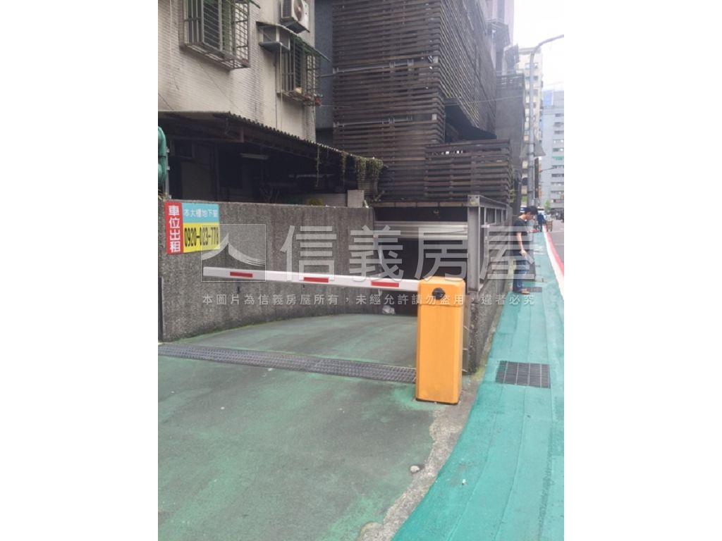 近１０１逸仙悅榕車位房屋室內格局與周邊環境