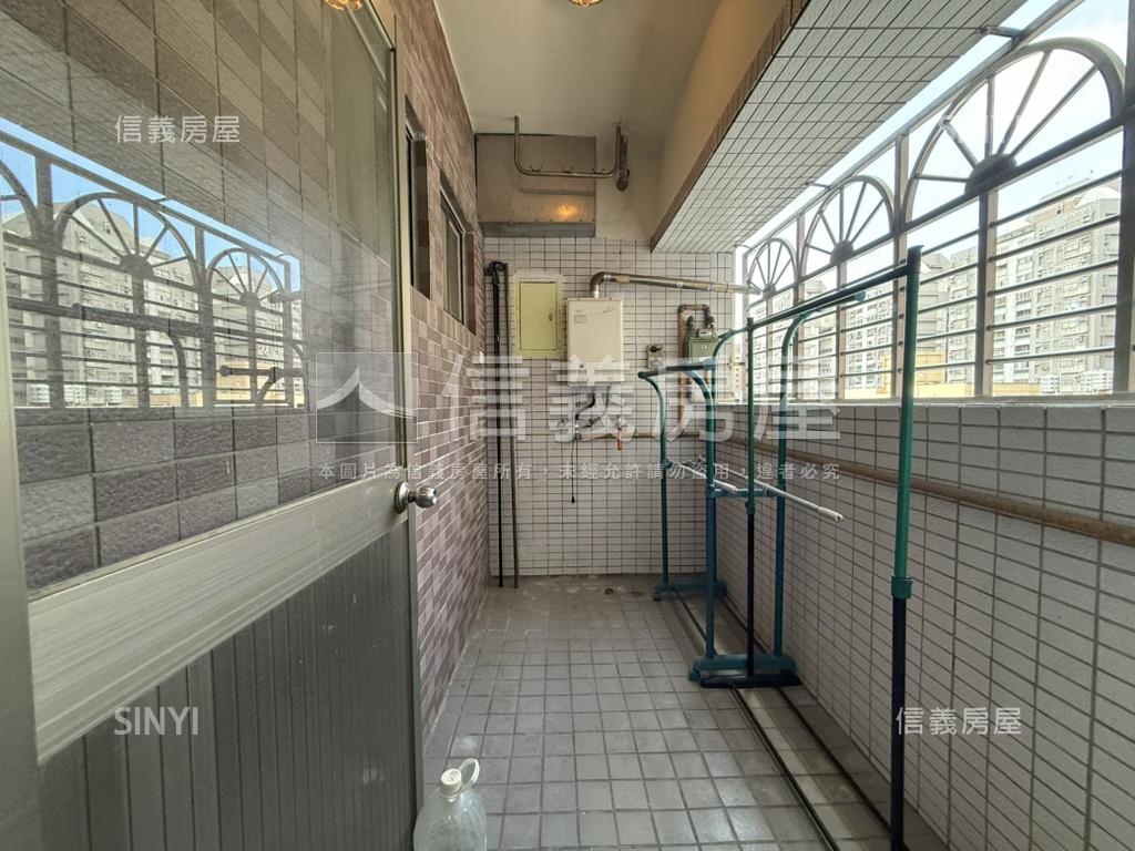 陸光國宅美採光三房車位房屋室內格局與周邊環境