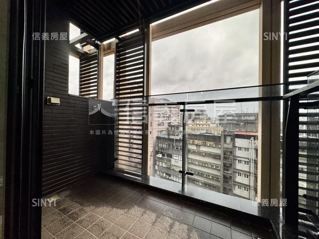 東騰界高樓毛胚房屋室內格局與周邊環境