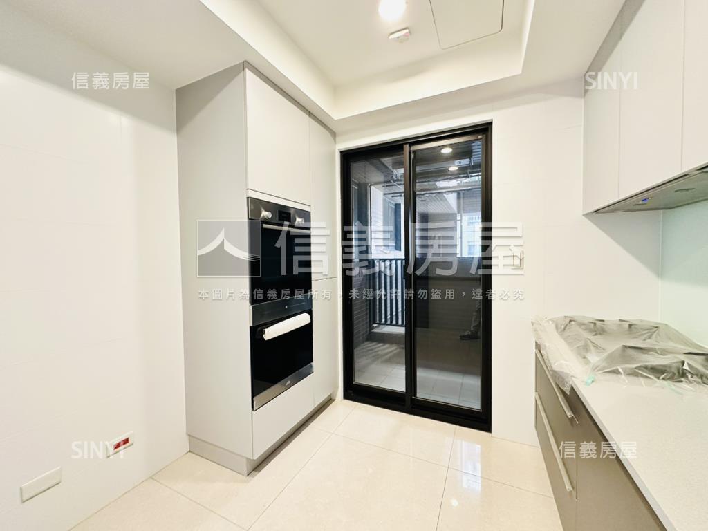 專任華太松庭未住雙平車位房屋室內格局與周邊環境