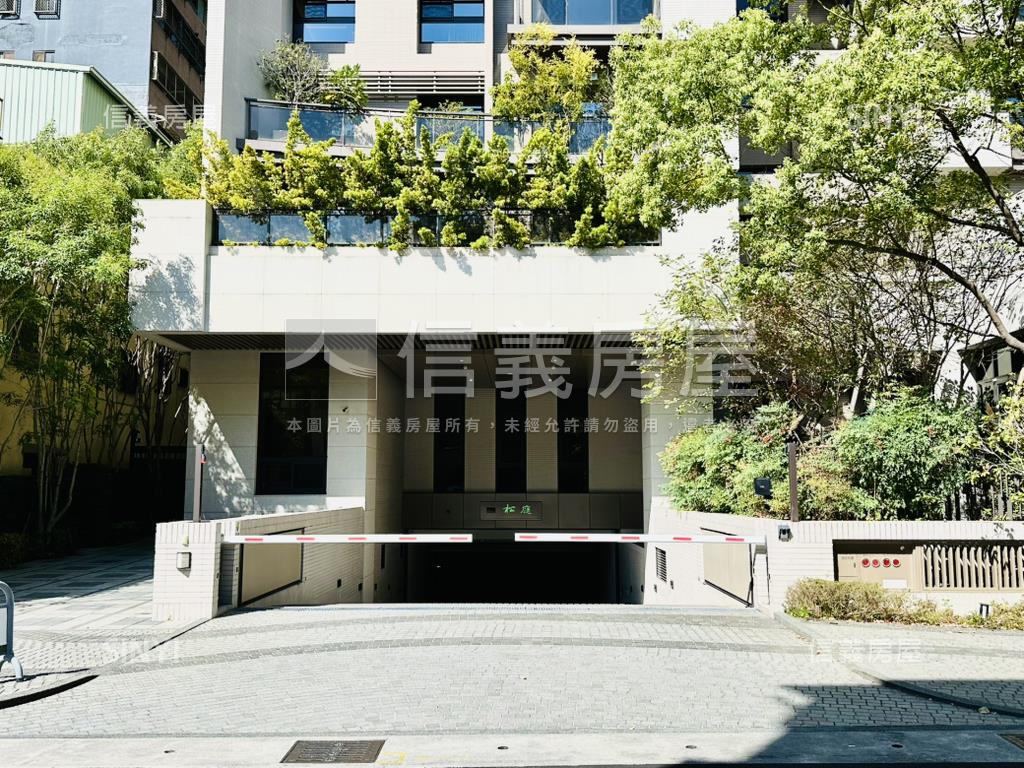 專任華太松庭未住雙平車位房屋室內格局與周邊環境