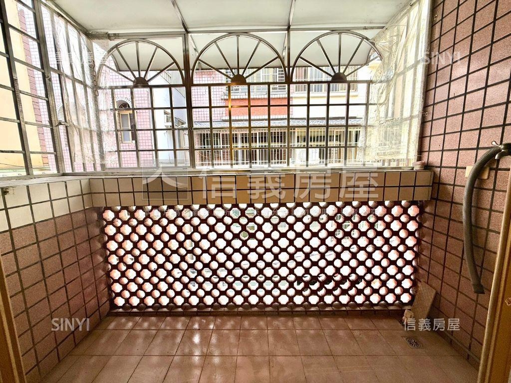 小資族新加坡式車庫透天房屋室內格局與周邊環境