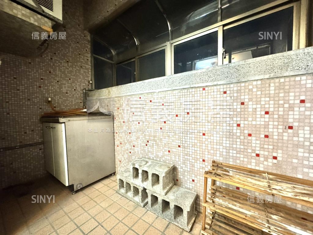 買代－南屯兩房車位房屋室內格局與周邊環境