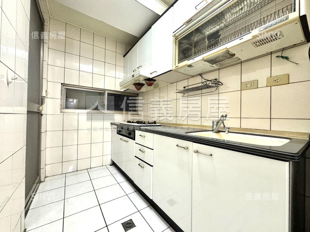 買代－南屯兩房車位房屋室內格局與周邊環境