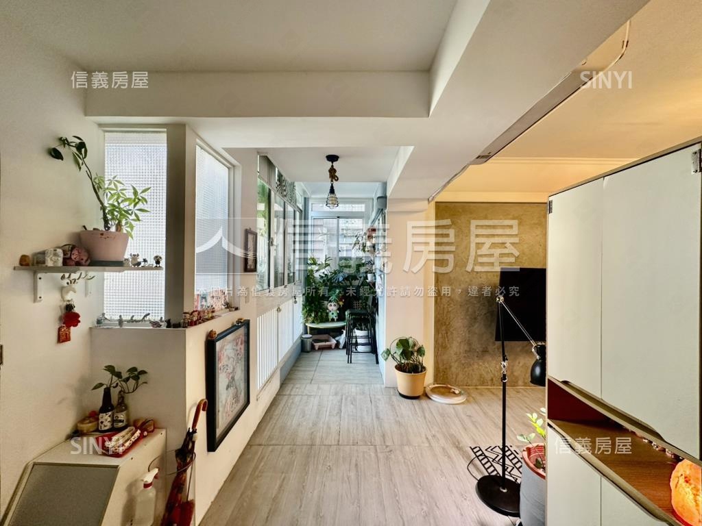 近文心國小三房車位房屋室內格局與周邊環境