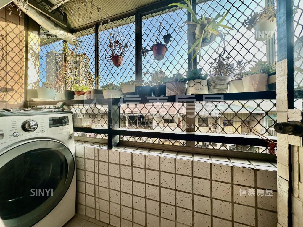 近文心國小三房車位房屋室內格局與周邊環境