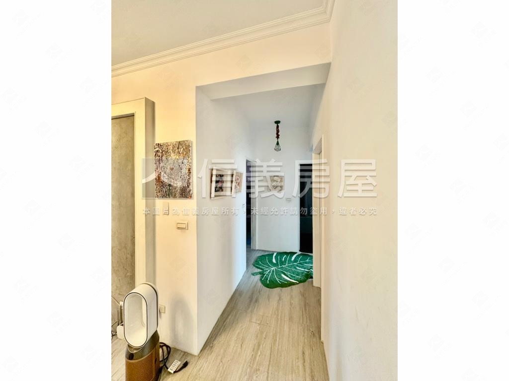 近文心國小三房車位房屋室內格局與周邊環境