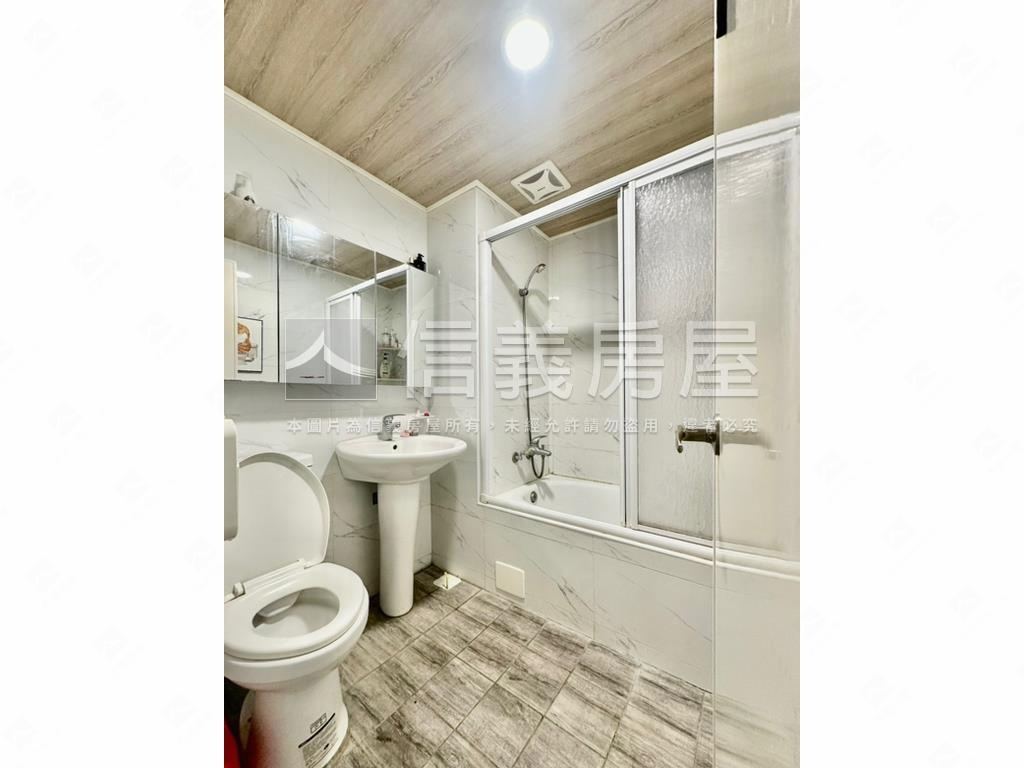 近文心國小三房車位房屋室內格局與周邊環境