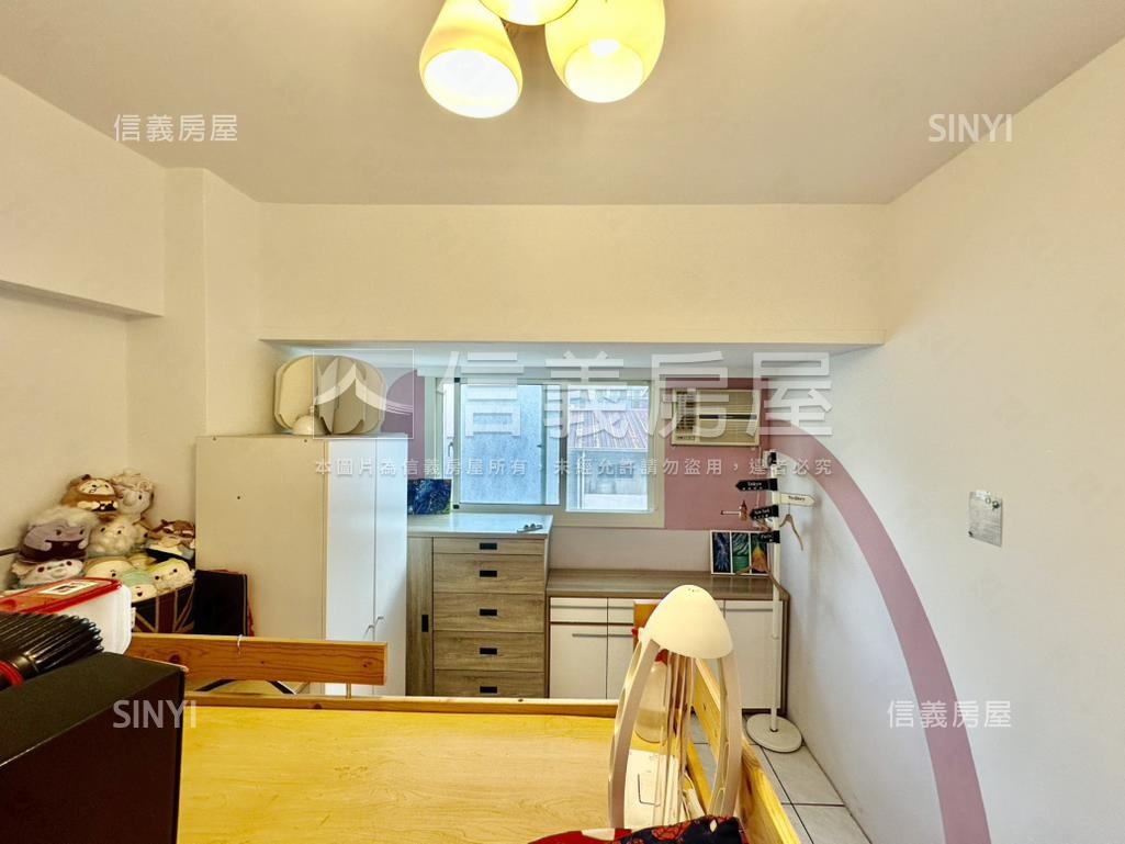 近文心國小三房車位房屋室內格局與周邊環境