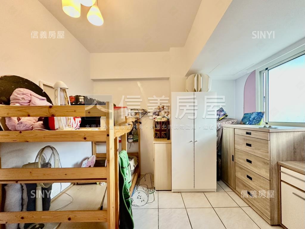 近文心國小三房車位房屋室內格局與周邊環境