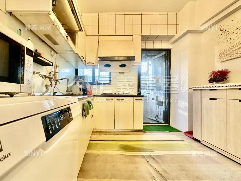 近文心國小三房車位房屋室內格局與周邊環境