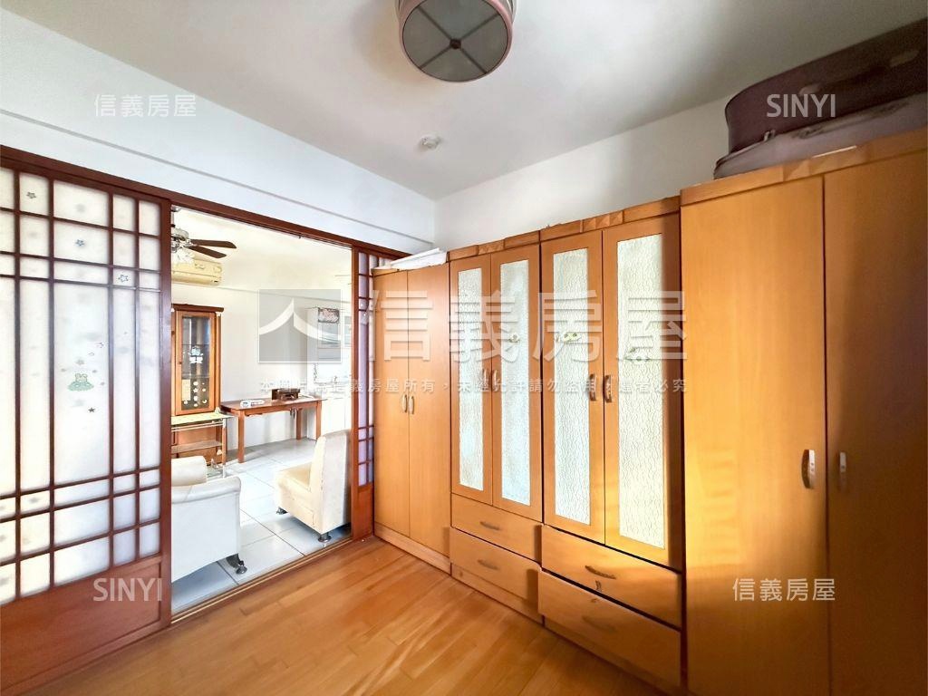 黎明路一段兩房車位房屋室內格局與周邊環境