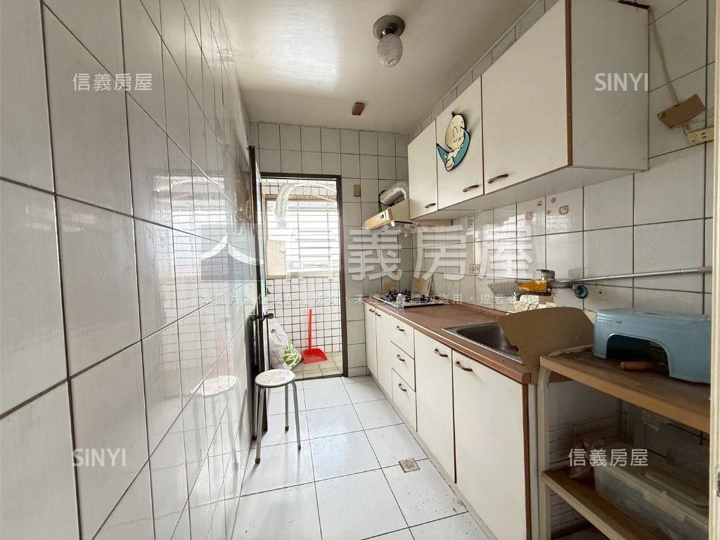 黎明路一段兩房車位房屋室內格局與周邊環境