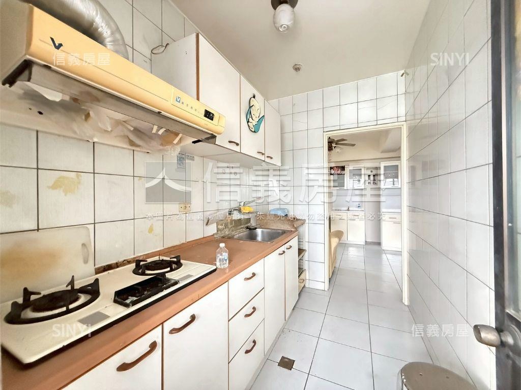 黎明路一段兩房車位房屋室內格局與周邊環境