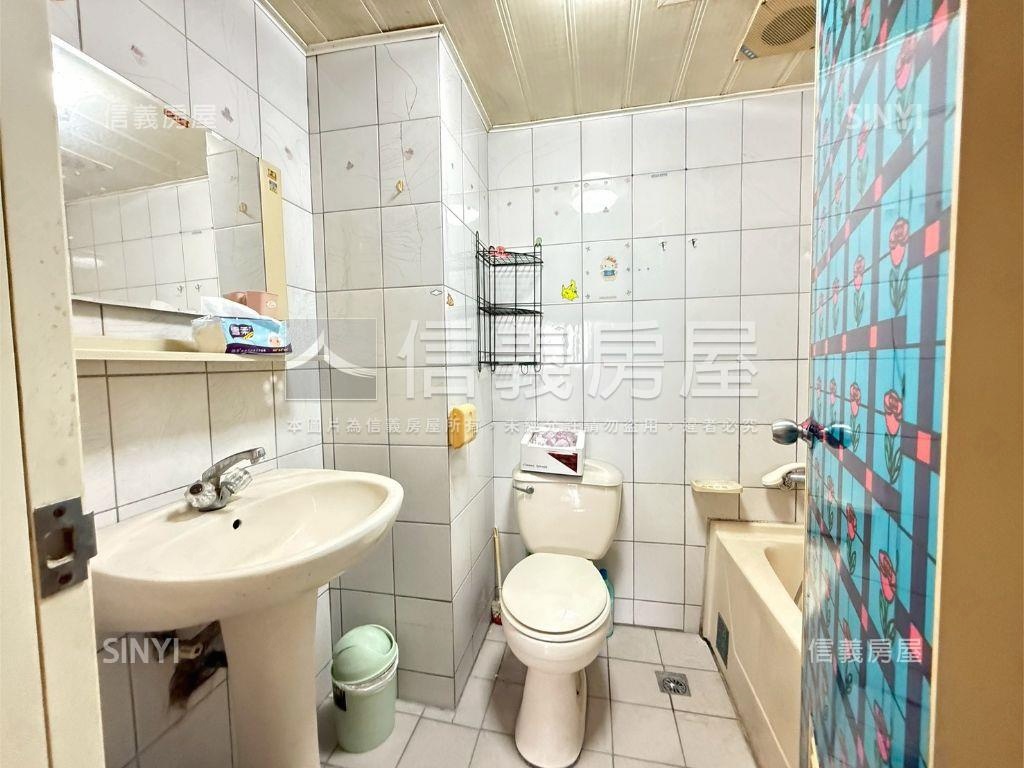 黎明路一段兩房車位房屋室內格局與周邊環境