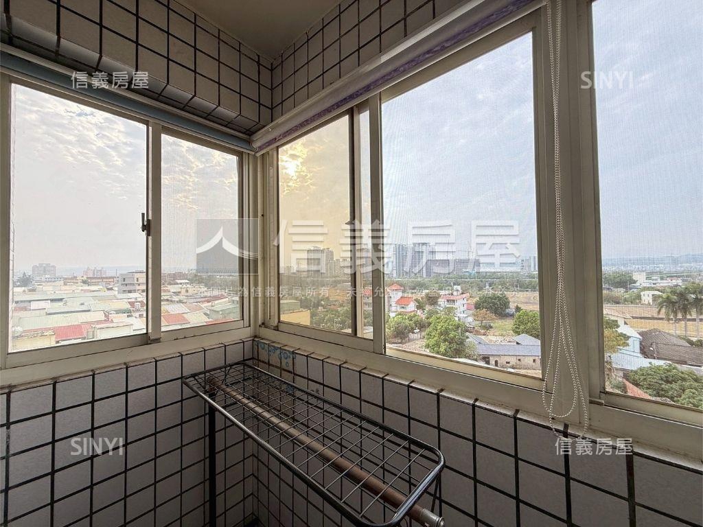 黎明路一段兩房車位房屋室內格局與周邊環境